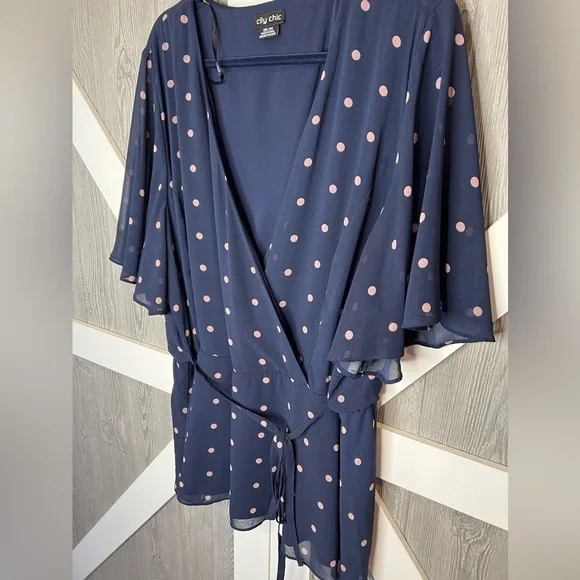 189. NWT City Chic Eloise Top XXL/24 - Picture 2 of 7